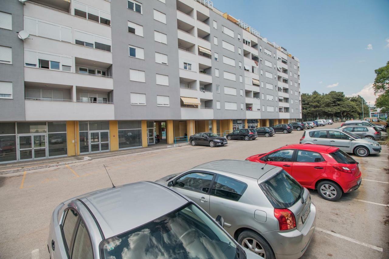 Apartment Montesa Zadar With Free Parking And Balcony Exterior photo